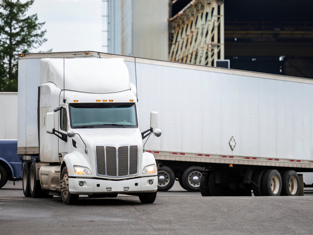 What Causes Jackknife Truck Accidents? Spiva Law Group, P.C.