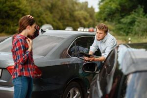 Uninsured driver complaining on the lady driver for accident.